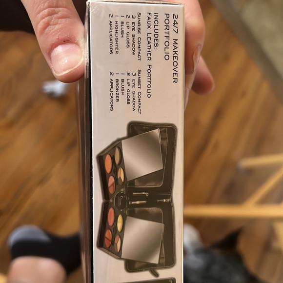 ME makeover essentials. Makeover kit - Picture 2 of 3